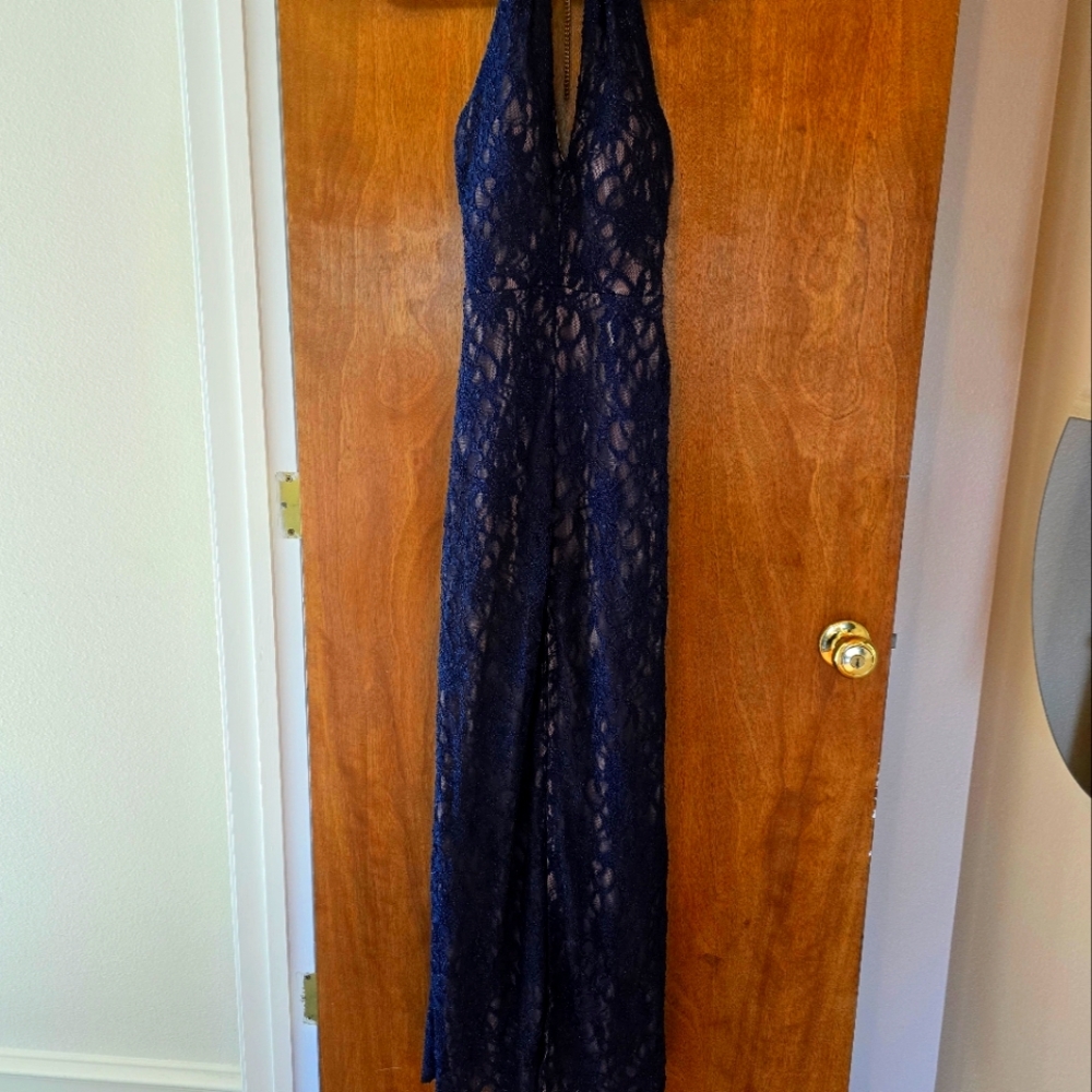 GORGEOUS Navy and nudes lace dress size 5/6